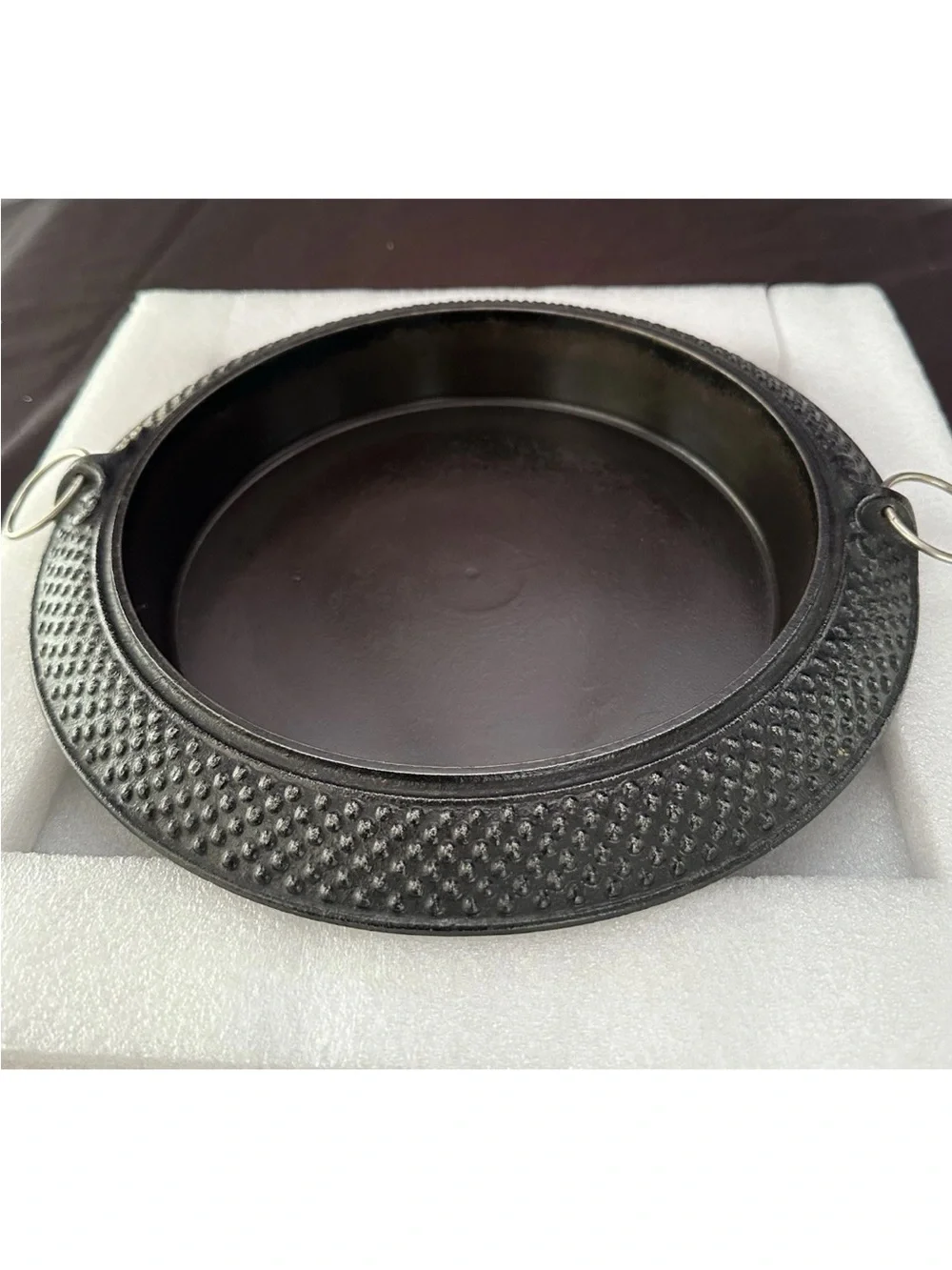 VTG Japanese heavy cast iron sukiyaki nabe (hot pot) textured hobnail rim nambu